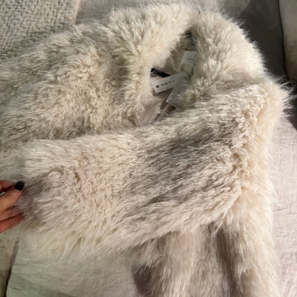 Brand new ! Stradivarius Cream Teddy Jacket faux fur - Picture 3 of 4